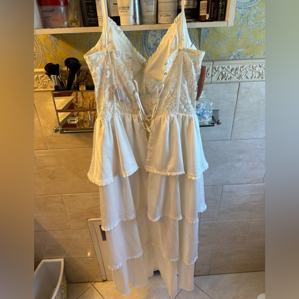 V. Chapman White Lace Tiered Wedding Dress - Picture 7 of 7